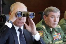 Putin binoculars 4.jpg