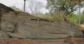 10 Reclining Buddha at Polonnaruwa.jpg