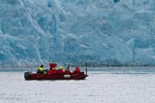 Mit dem Zodiac zwischen die Eisberge.jpg