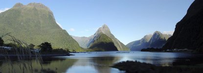 1920px-Milford_Sound_(New_Zealand).jpg